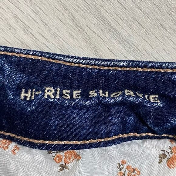 American Eagle | Medium Wash Button Fly Distressed Hi Rise Shortie Size 2 - Picture 5 of 6